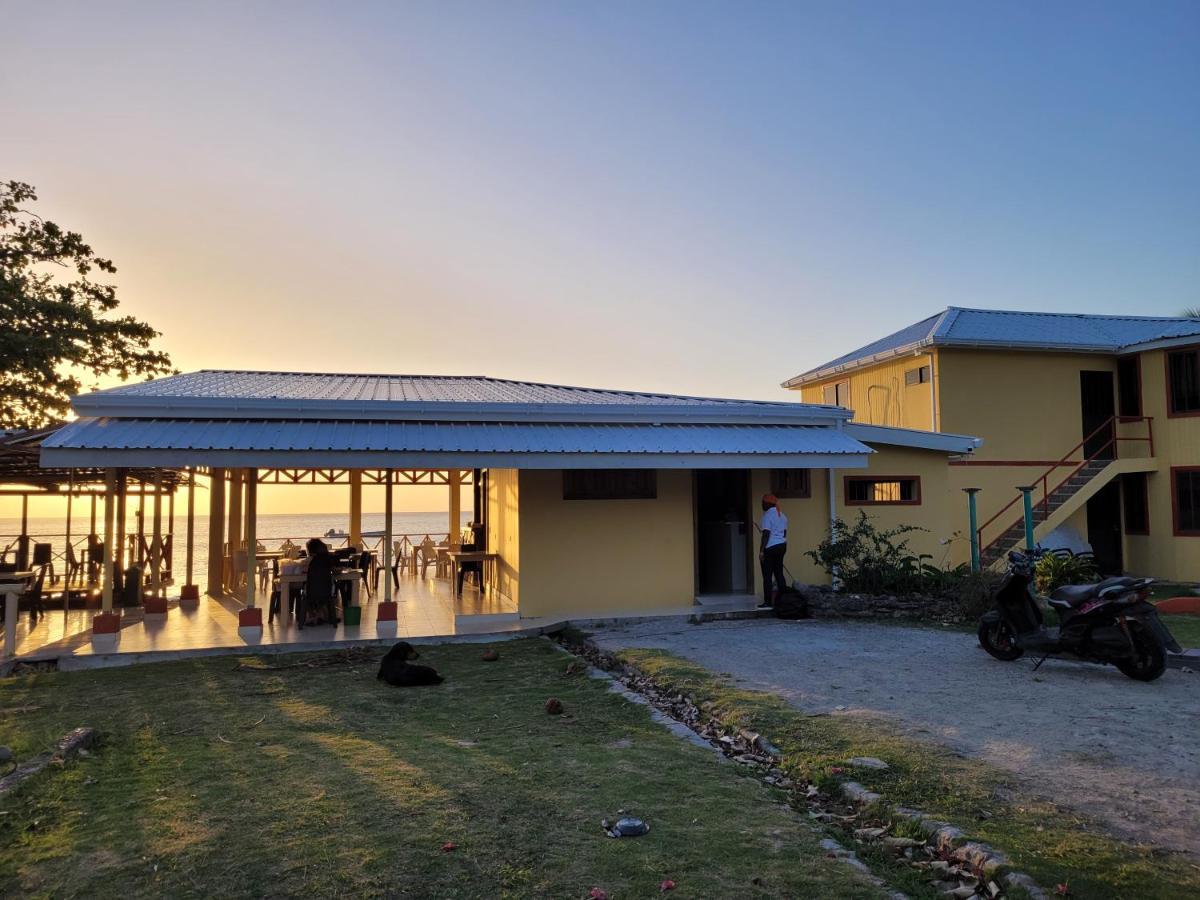 Cabanas Y Restaurante Miss Elma Fresh Water Bay Exterior photo