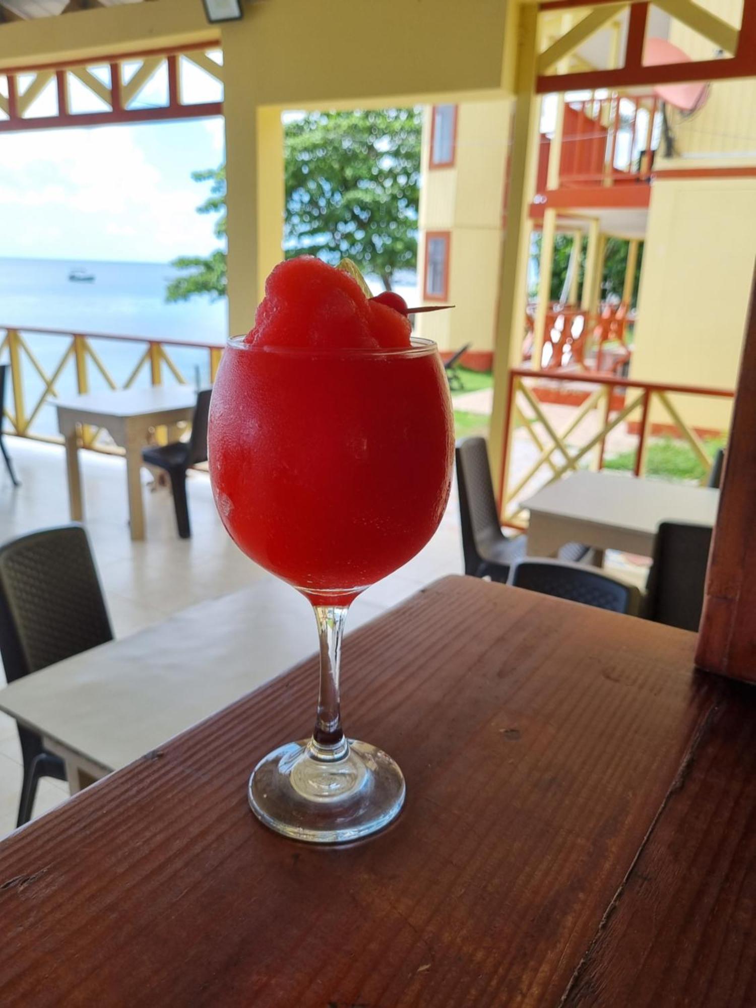 Cabanas Y Restaurante Miss Elma Fresh Water Bay Exterior photo