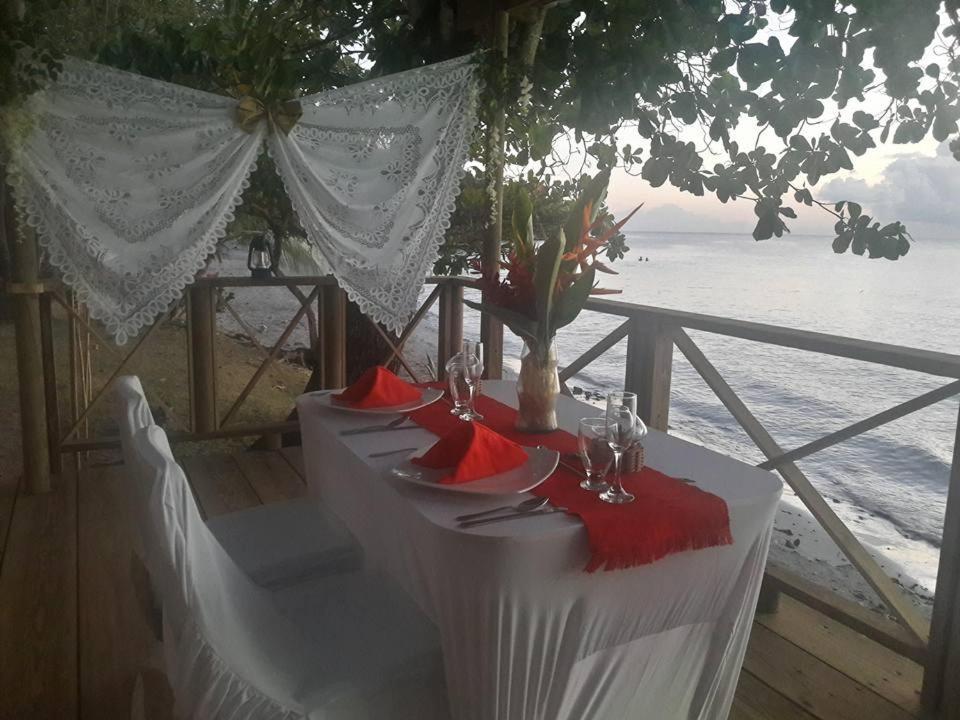 Cabanas Y Restaurante Miss Elma Fresh Water Bay Exterior photo